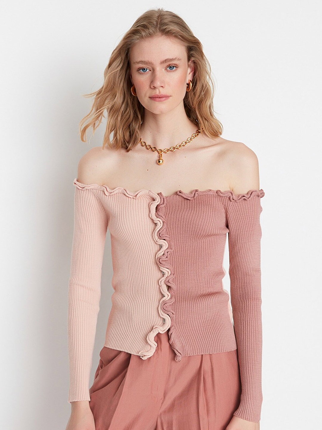 

Trendyol Women Pink Off-Shoulder Ruffles Top