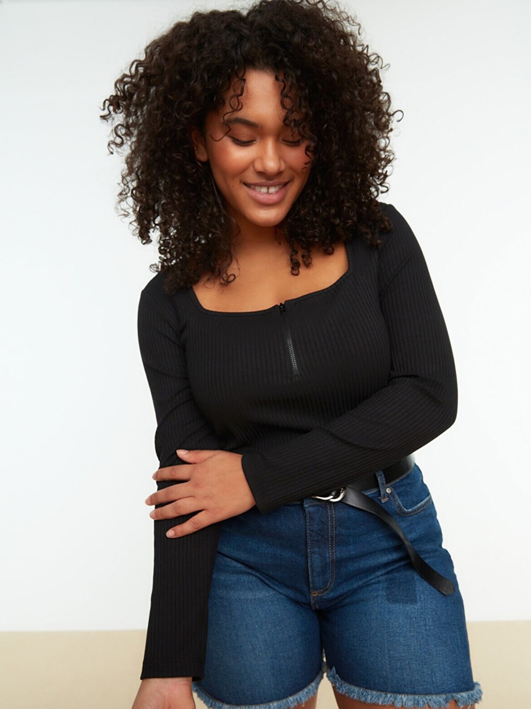 

Trendyol Black Square Neck Half Zipper Top