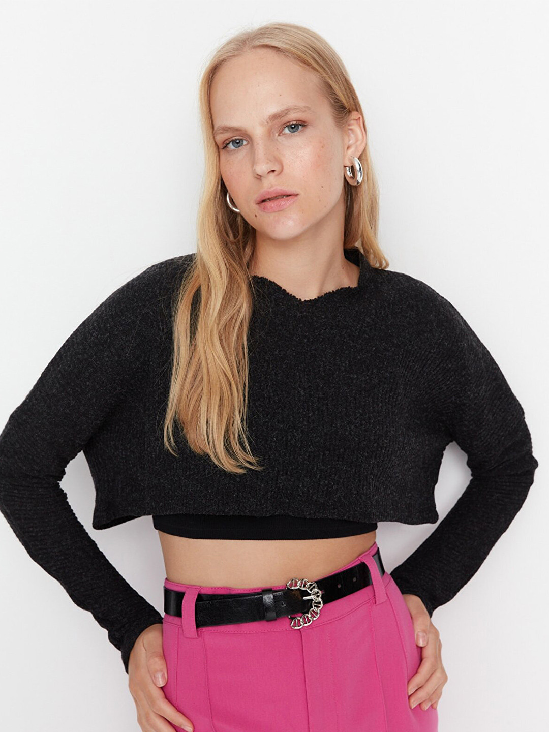 

Trendyol Black Extended Sleeves Crop Top
