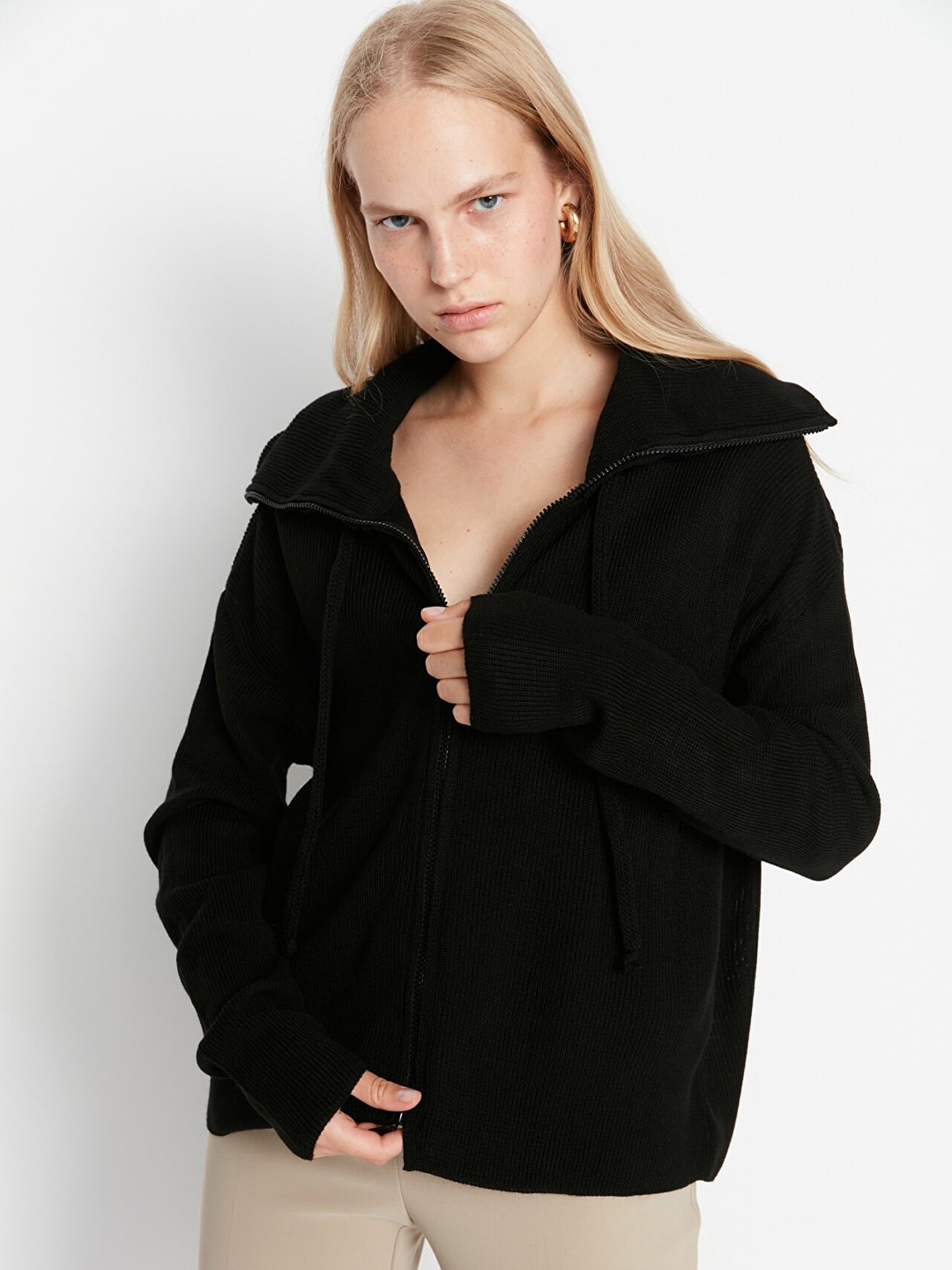 

Trendyol Women Black Acrylic Cardigan