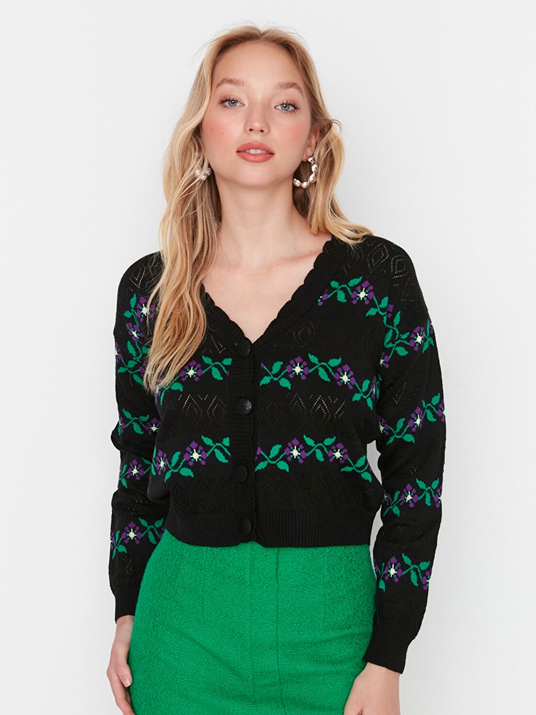 

Trendyol Women Black & Green Floral Printed Cardigan
