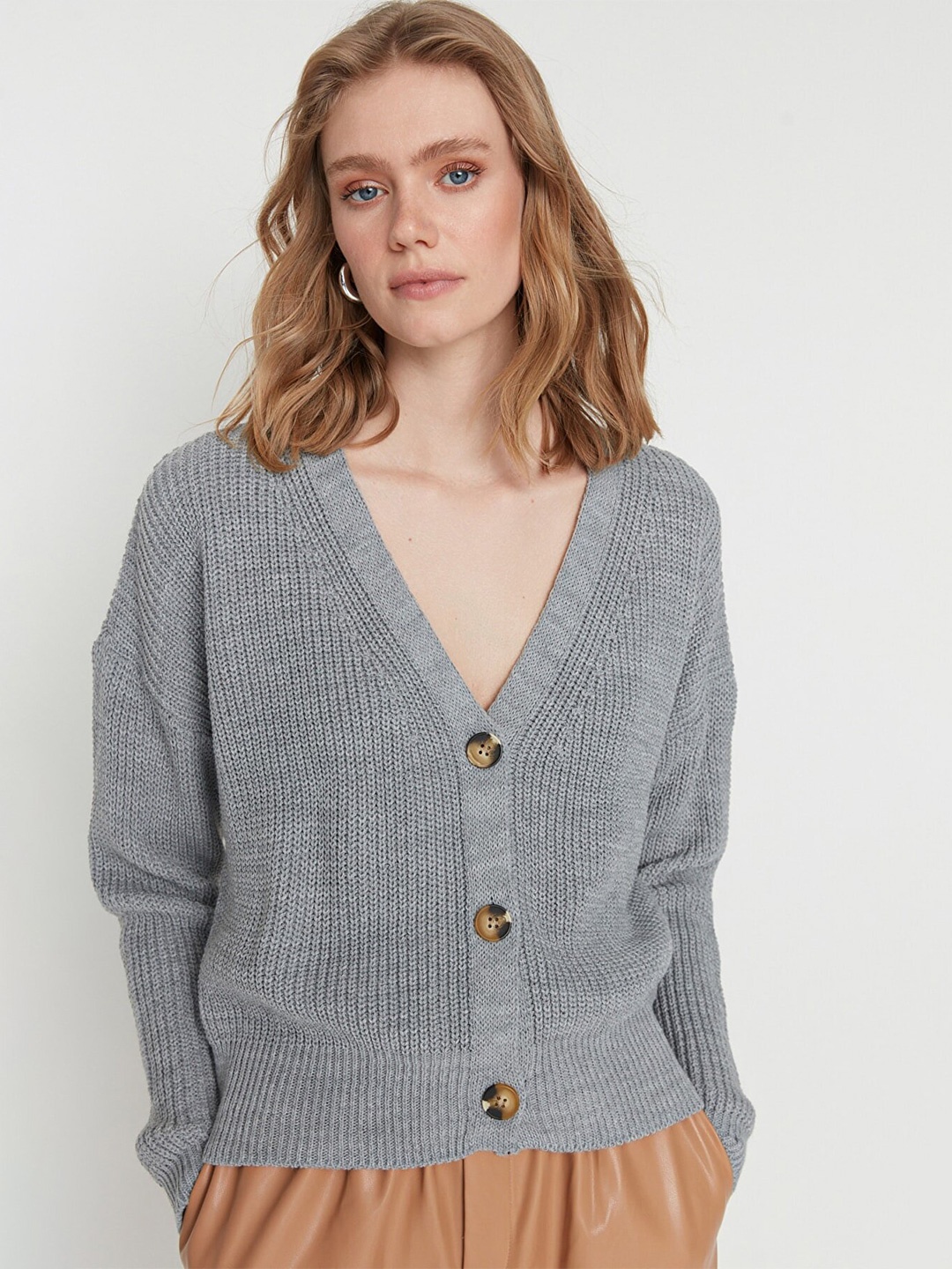 

Trendyol Women Grey Solid Cardigan