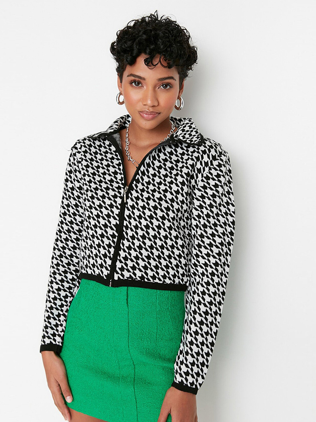

Trendyol Black & White Geometric Print Shirt Style Top
