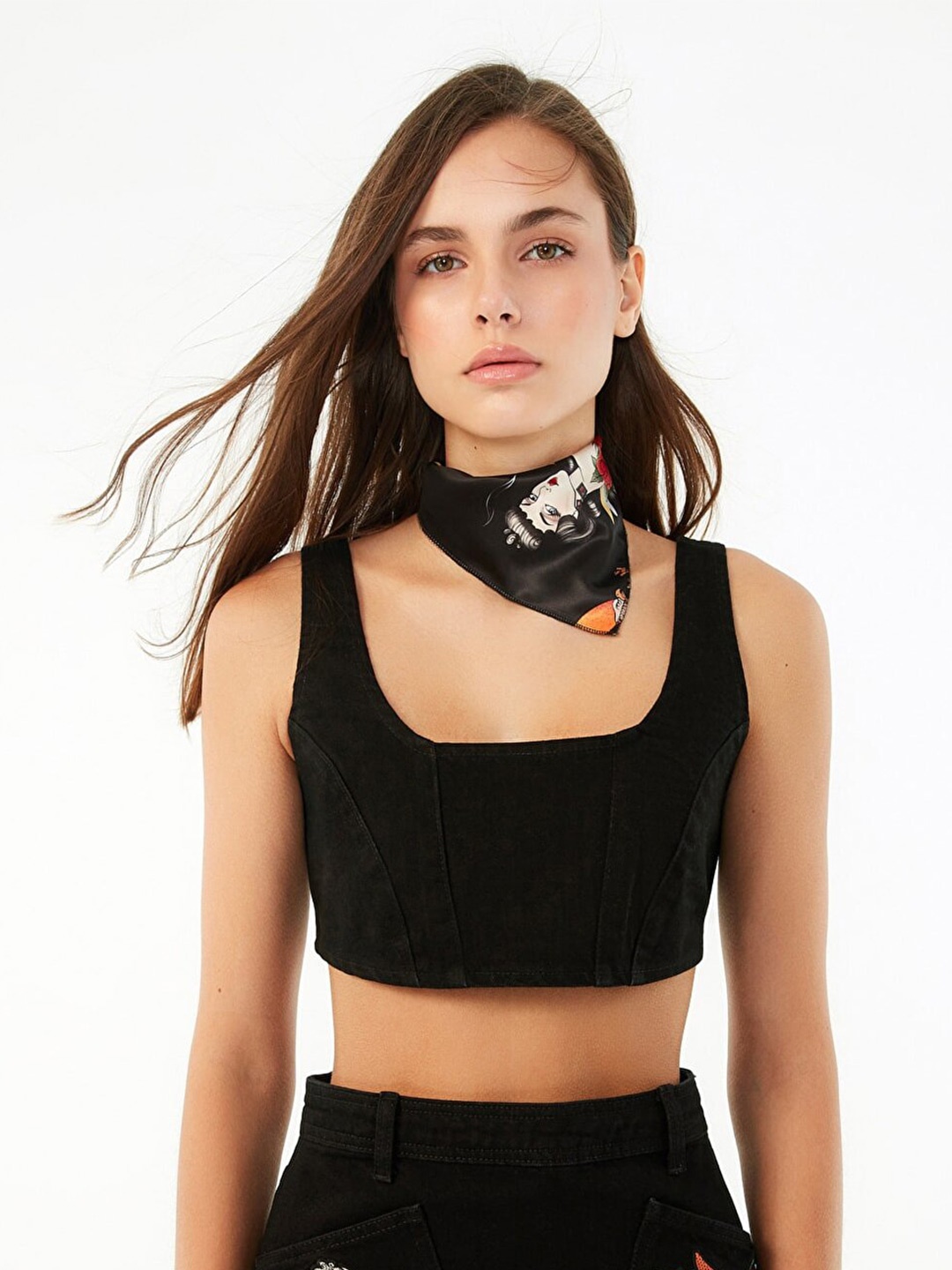 

Trendyol Black Shoulder Strap Crop Top