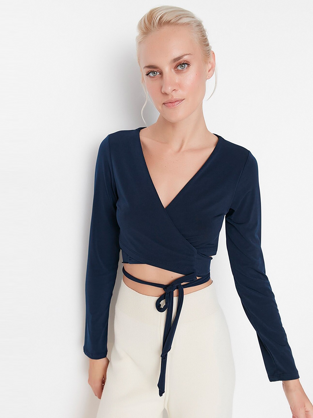 

Trendyol Blue Solid Wrap Crop Top