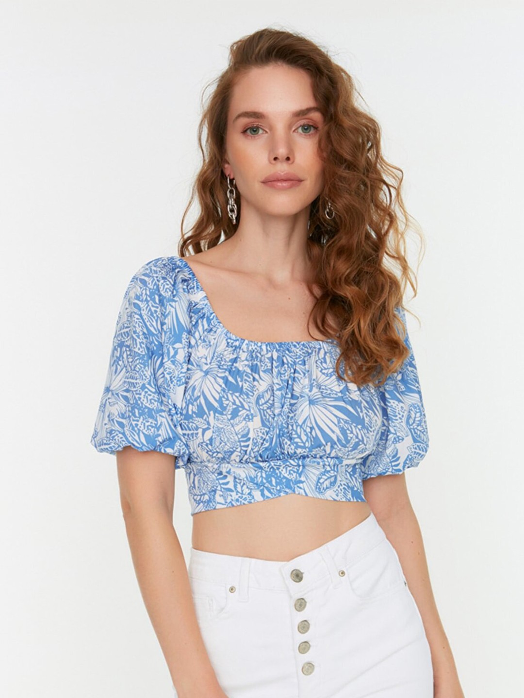 

Trendyol Women Blue & White Floral Printed Blouson Crop Top