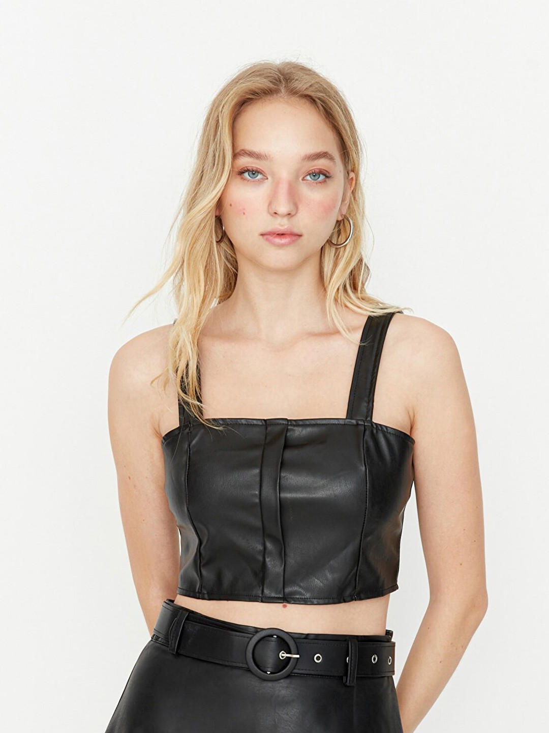 

Trendyol Black Shoulder Strap Crop Top