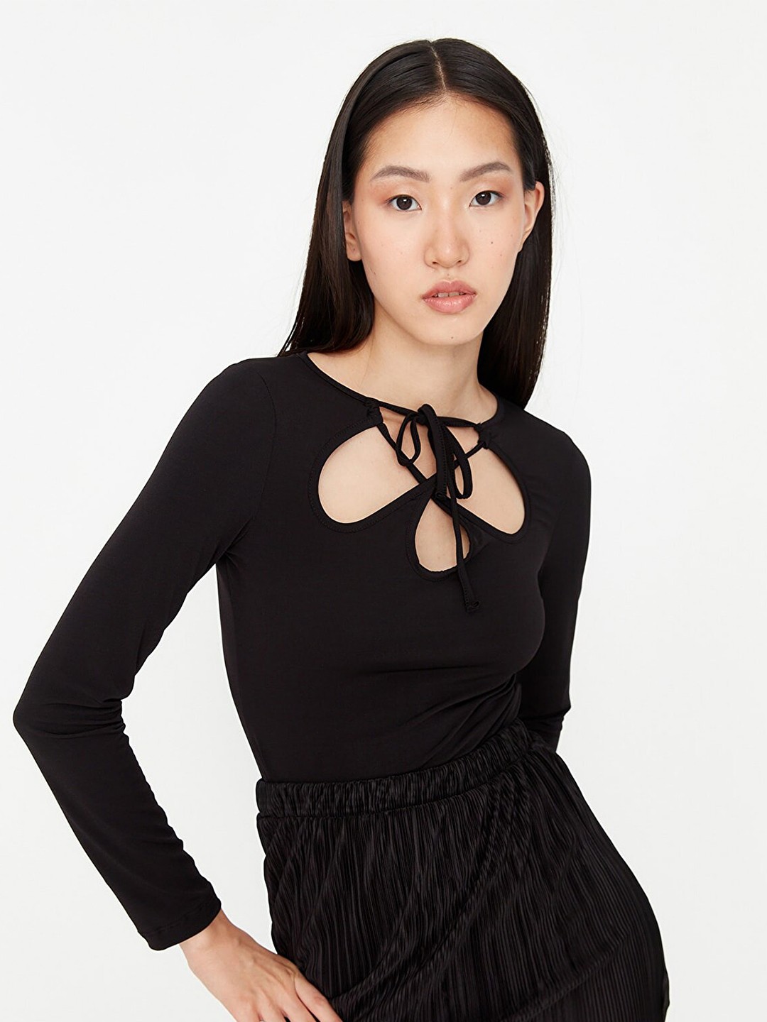 

Trendyol Black Tie-Up Neck Top