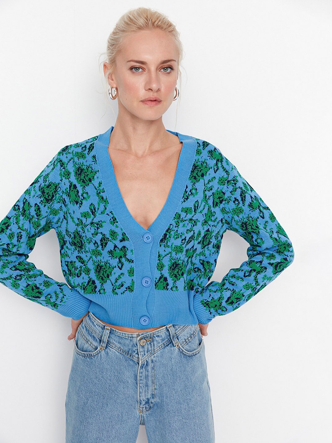 

Trendyol Blue Floral Print Acrylic Top