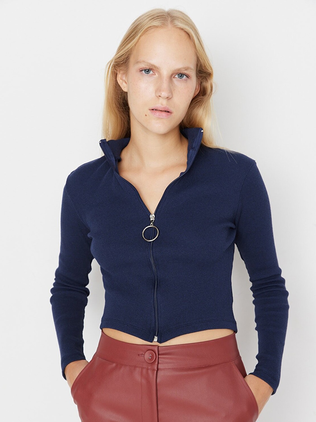 

Trendyol Navy Blue Zipper Crop Top