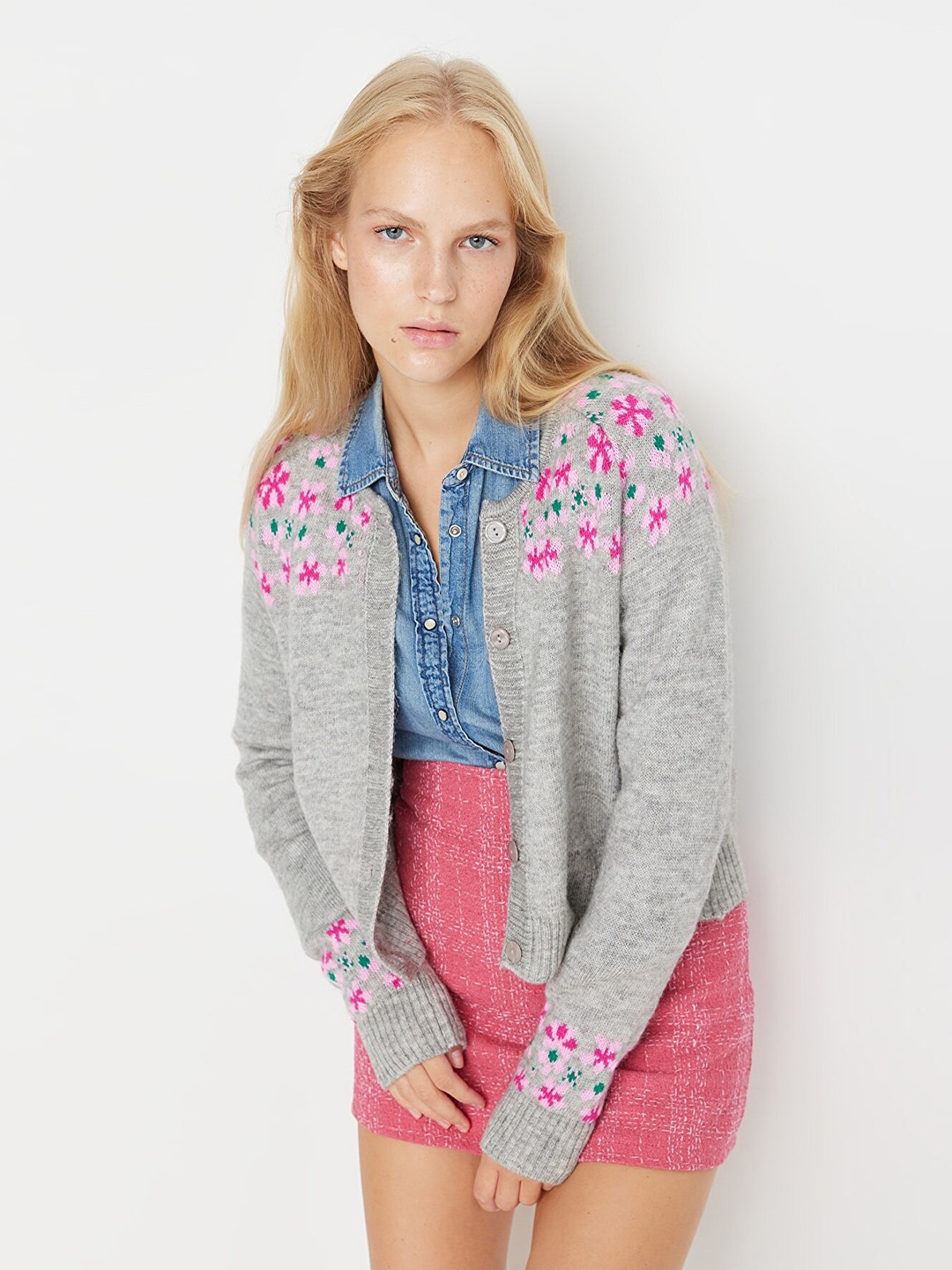 

Trendyol Women Grey Floral Acrylic Cardigan Sweater