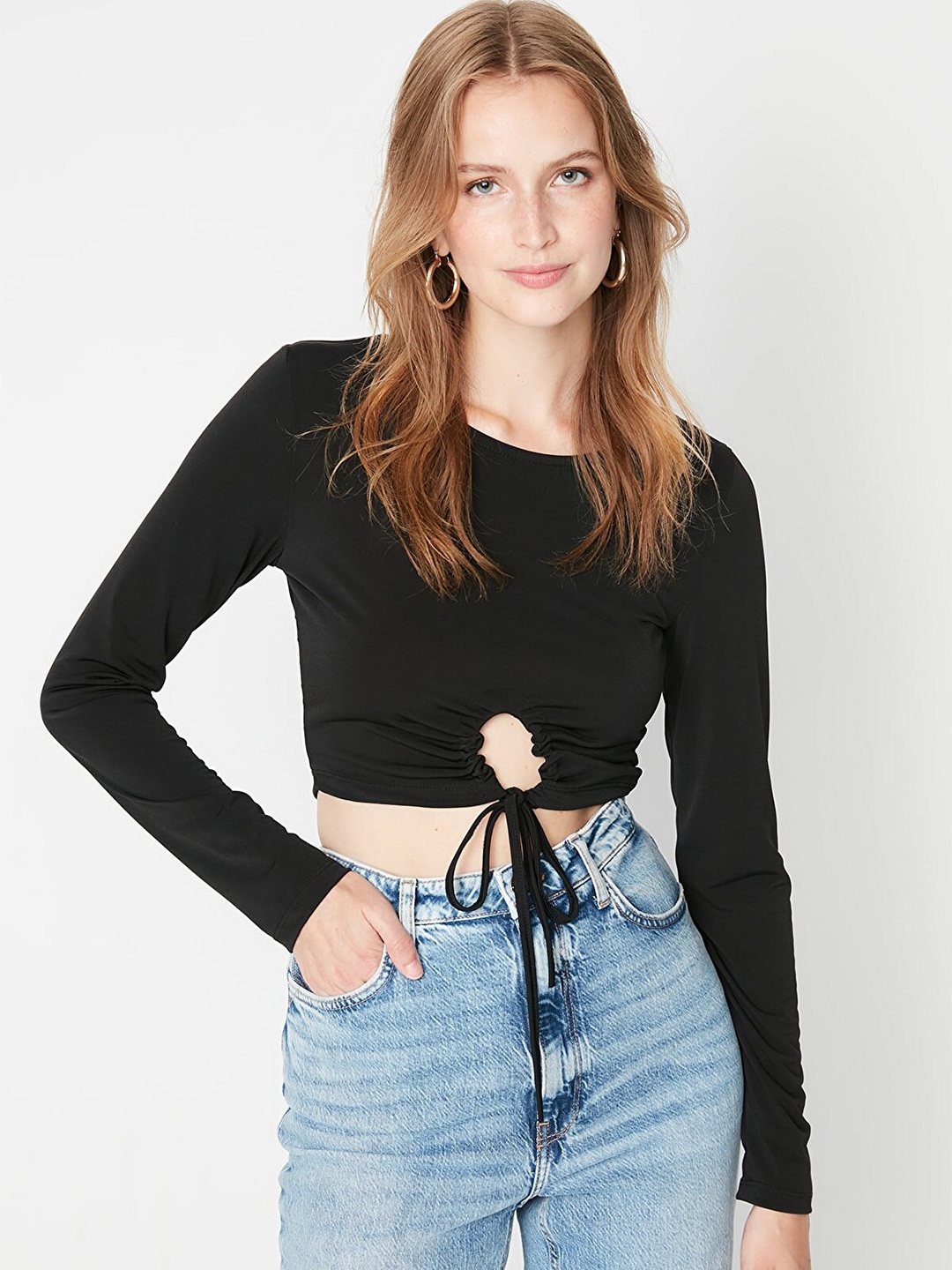 

Trendyol Black Round Neck Tie-Up Crop Top