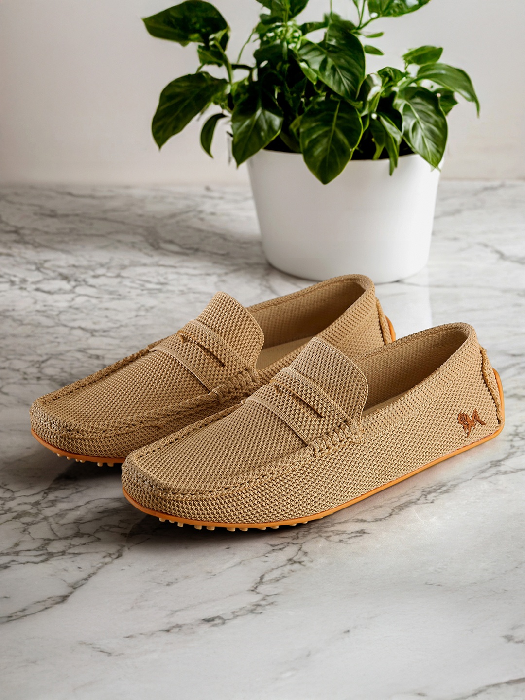 

NEEMANS Men Mustard Solid Loafers
