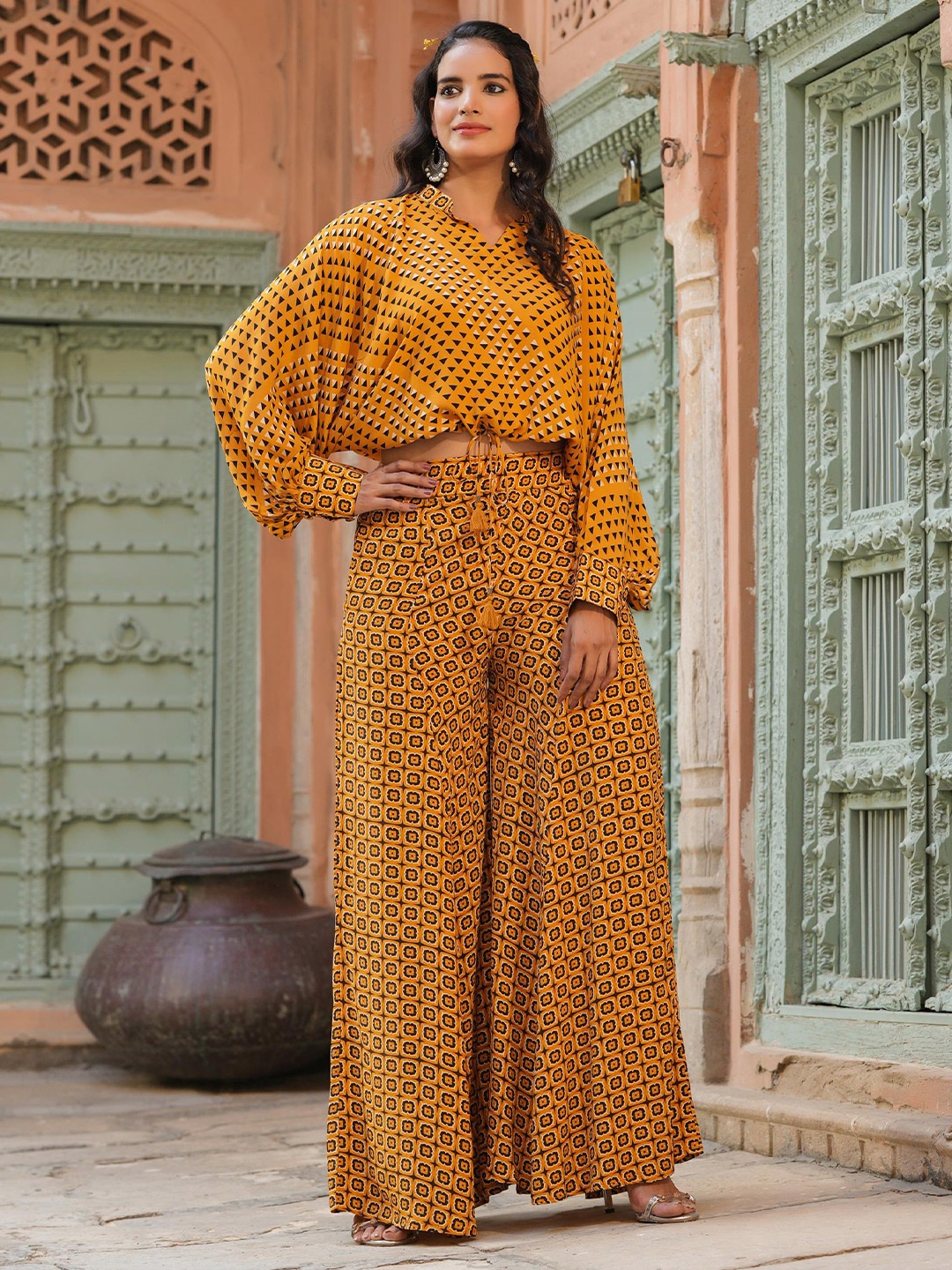 

SCAKHI Women Musturad yellow & Black Printed Crepe Balloon Top With Palazzo Co-Ords Set, Mustard