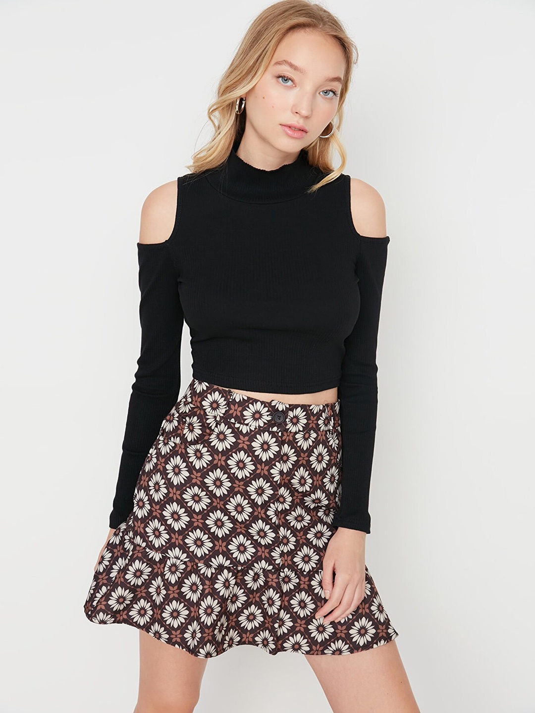 

Trendyol Women Brown & White Floral Printed Mini Skater Skirts