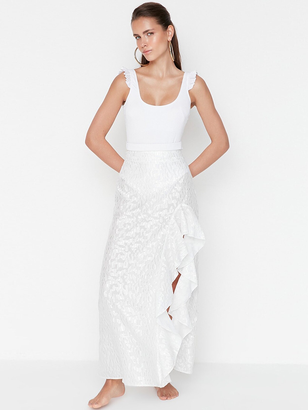 

Trendyol Women Off White Solid Asymmetric Skirt