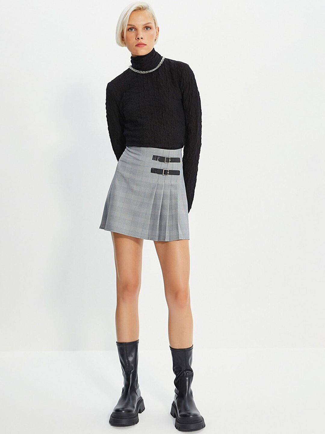 

Trendyol Women Grey Checks A-line Mini Skirts