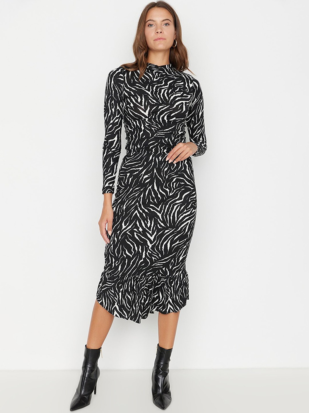 

Trendyol Women Black Printed Pencil-Fit Skirt