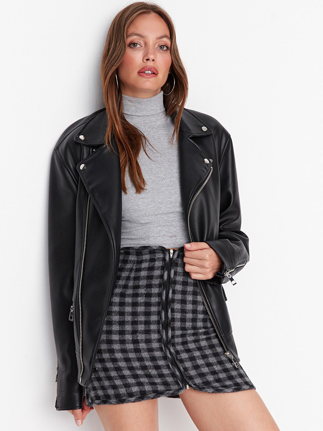 

Trendyol Women Charcoal-Grey & Black Checked Straight Mini Skirt