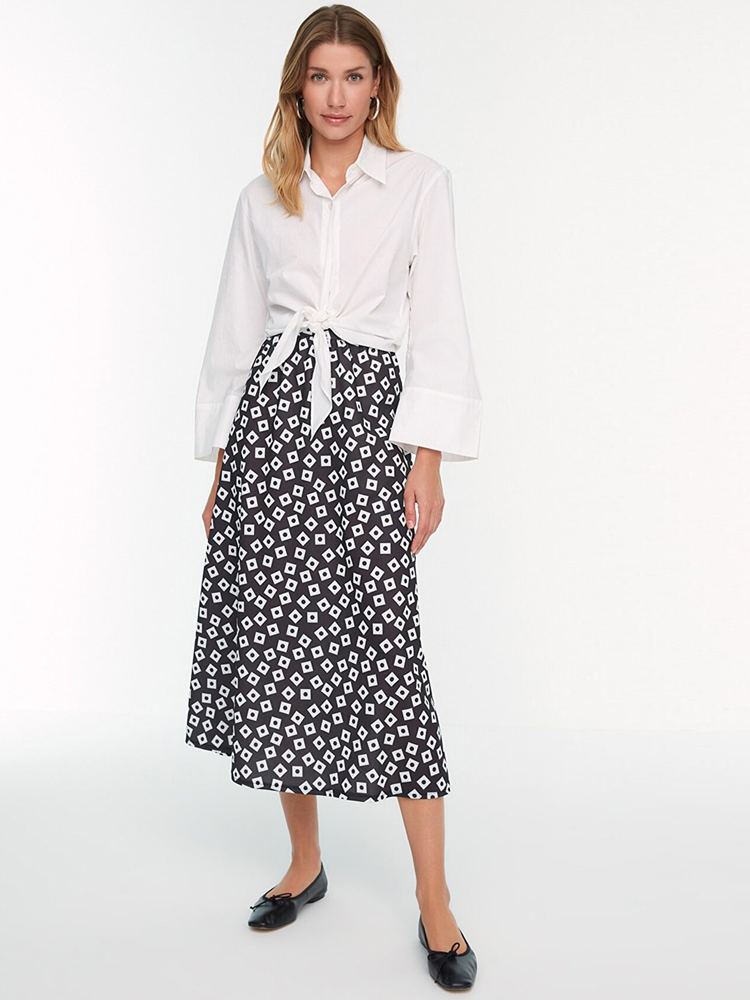 

Trendyol Women Black & White Printed A-Line Midi Skirt