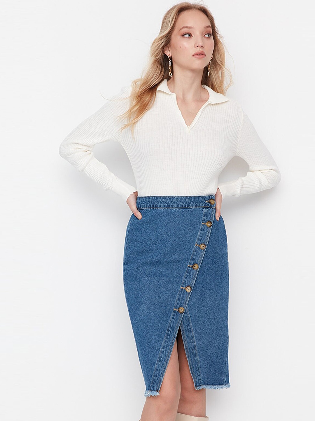 

Trendyol Women Blue Solid Pure Cotton Wrap Knee-Length Denim Skirts