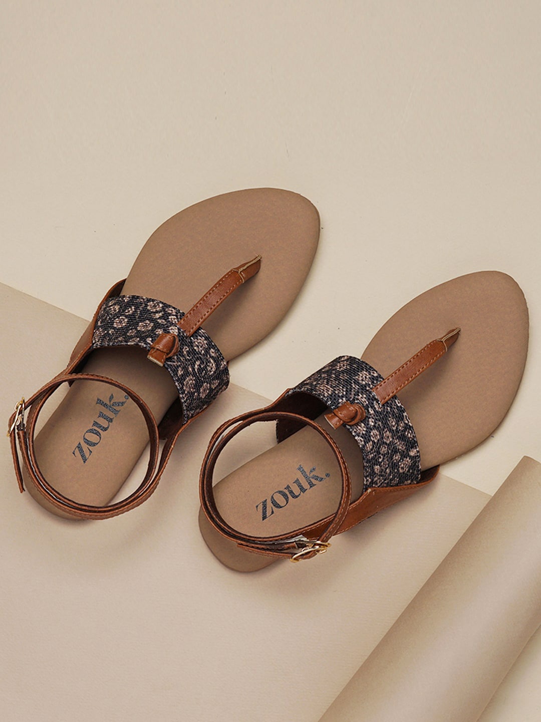 

ZOUK Women Black Printed T-Strap Flats with Buckles
