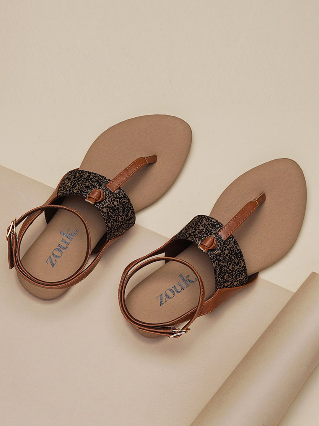 

ZOUK Women Black Printed T-Strap Flats