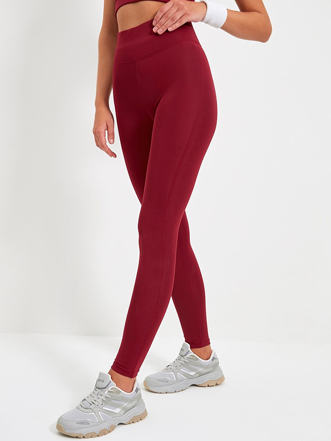 

Trendyol Women Burgundy Solid Polyester Sports Tights