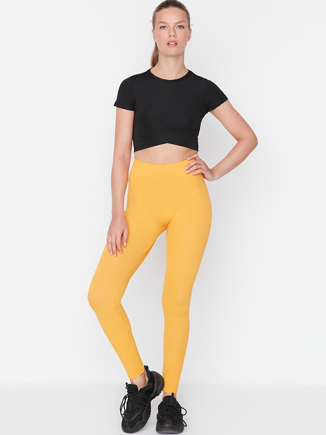 

Trendyol Women Orange Solid Tights
