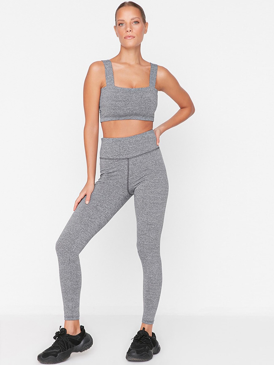 

Trendyol Women Charcoal Grey Solid Sports Tights