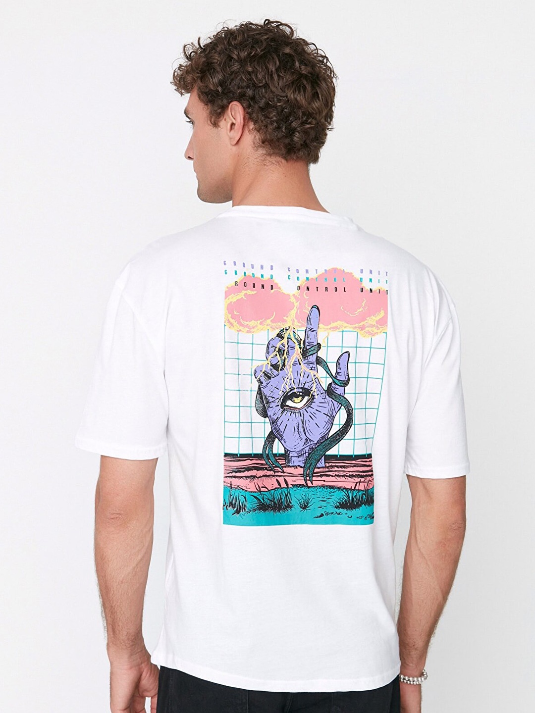 

Trendyol Men White Printed Drop-Shoulder Sleeves Cotton T-shirt