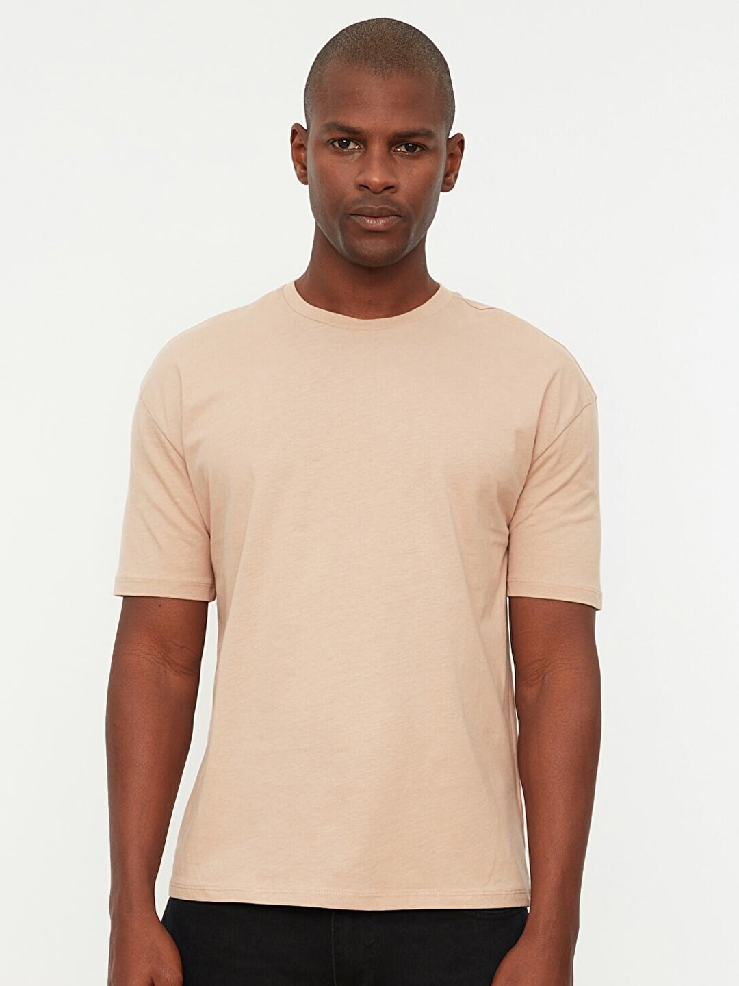 

Trendyol Men Tan Solid Drop-Shoulder Sleeves Cotton T-shirt