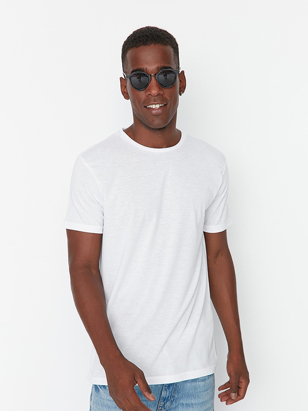 

Trendyol Men White Solid Cotton T-shirt