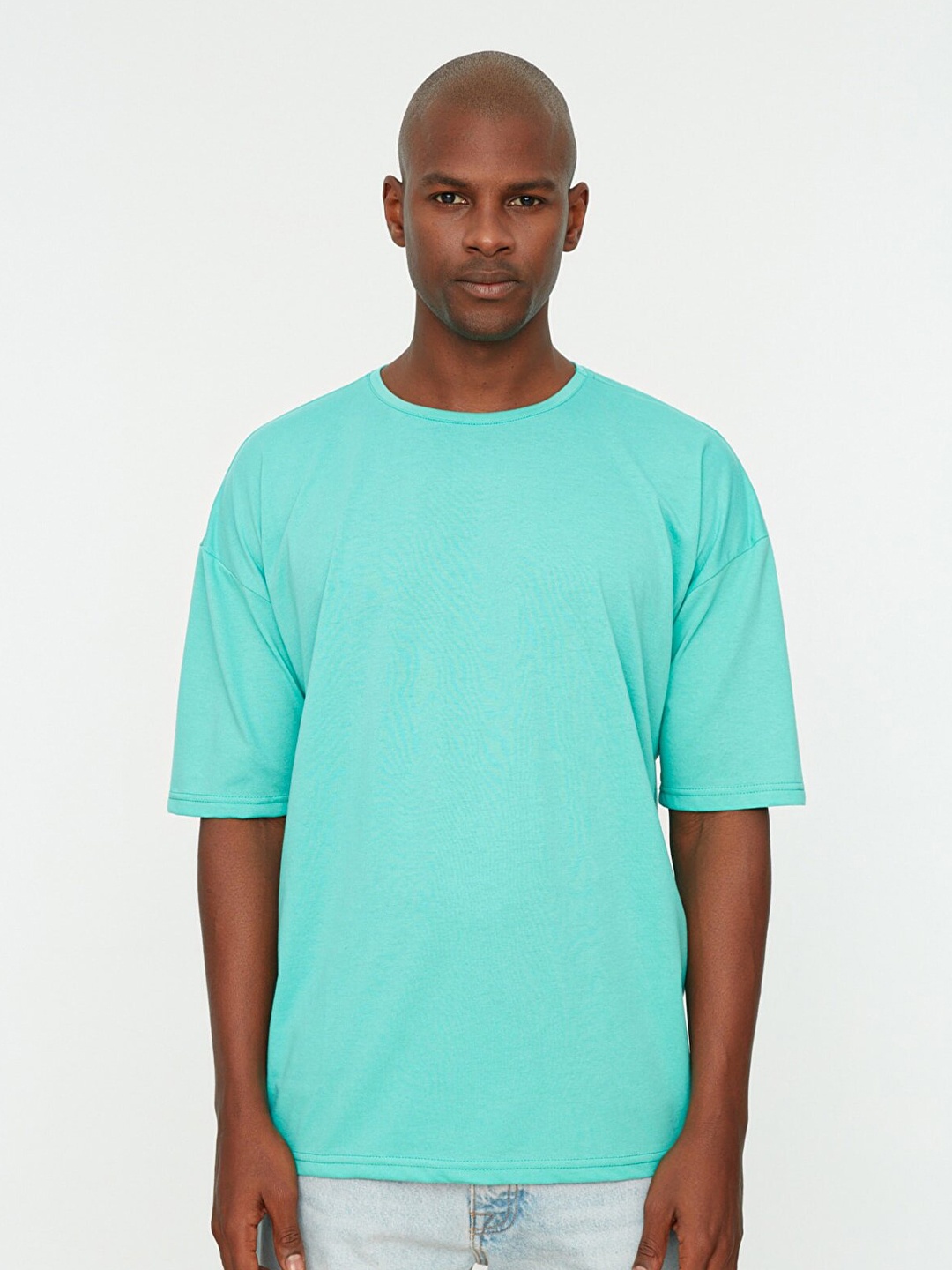 

Trendyol Men Green Solid Drop-Shoulder Sleeves Polyester T-shirt