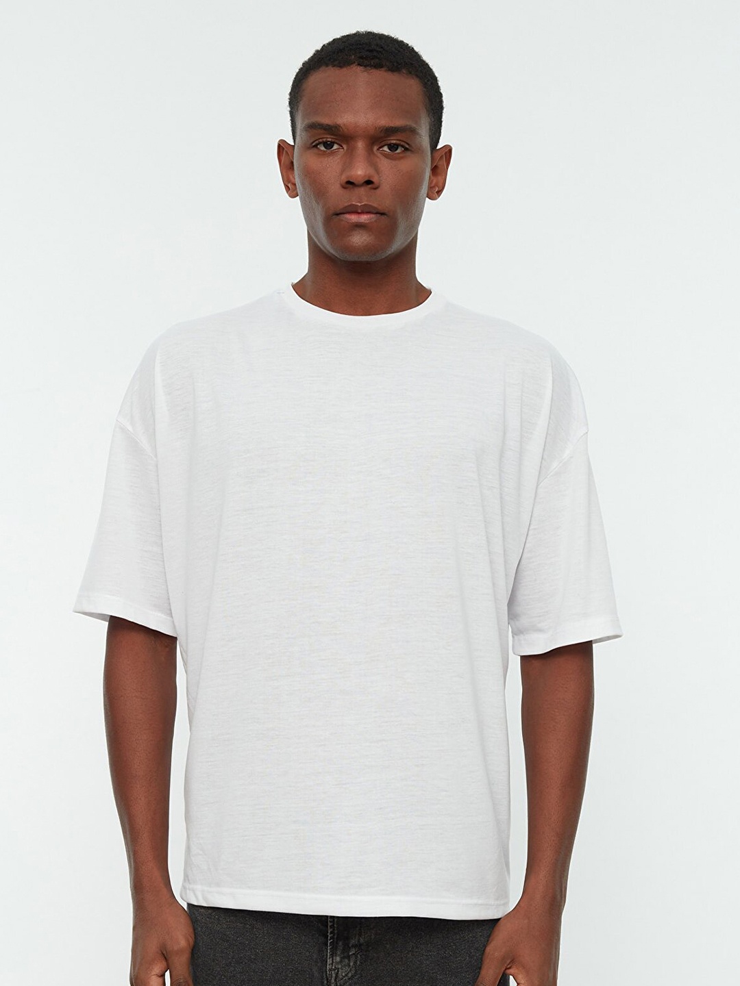 

Trendyol Men White Solid Drop-Shoulder Sleeves Polyester T-shirt