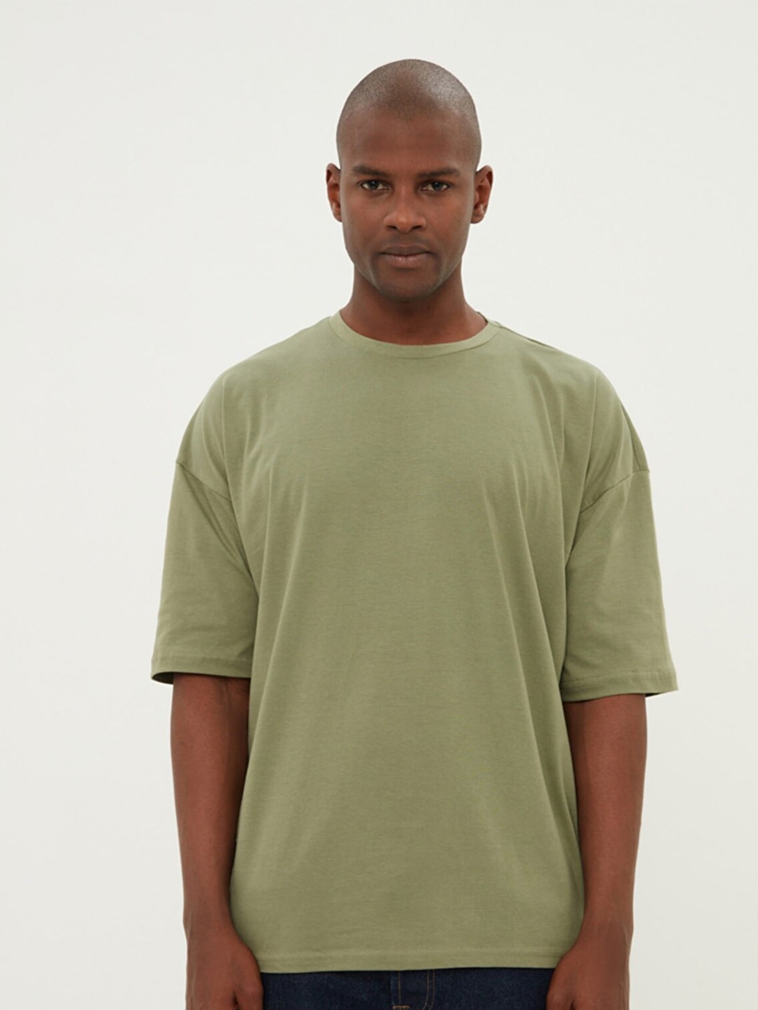 

Trendyol Men Khaki Solid Drop-Shoulder Sleeves Cotton T-shirt