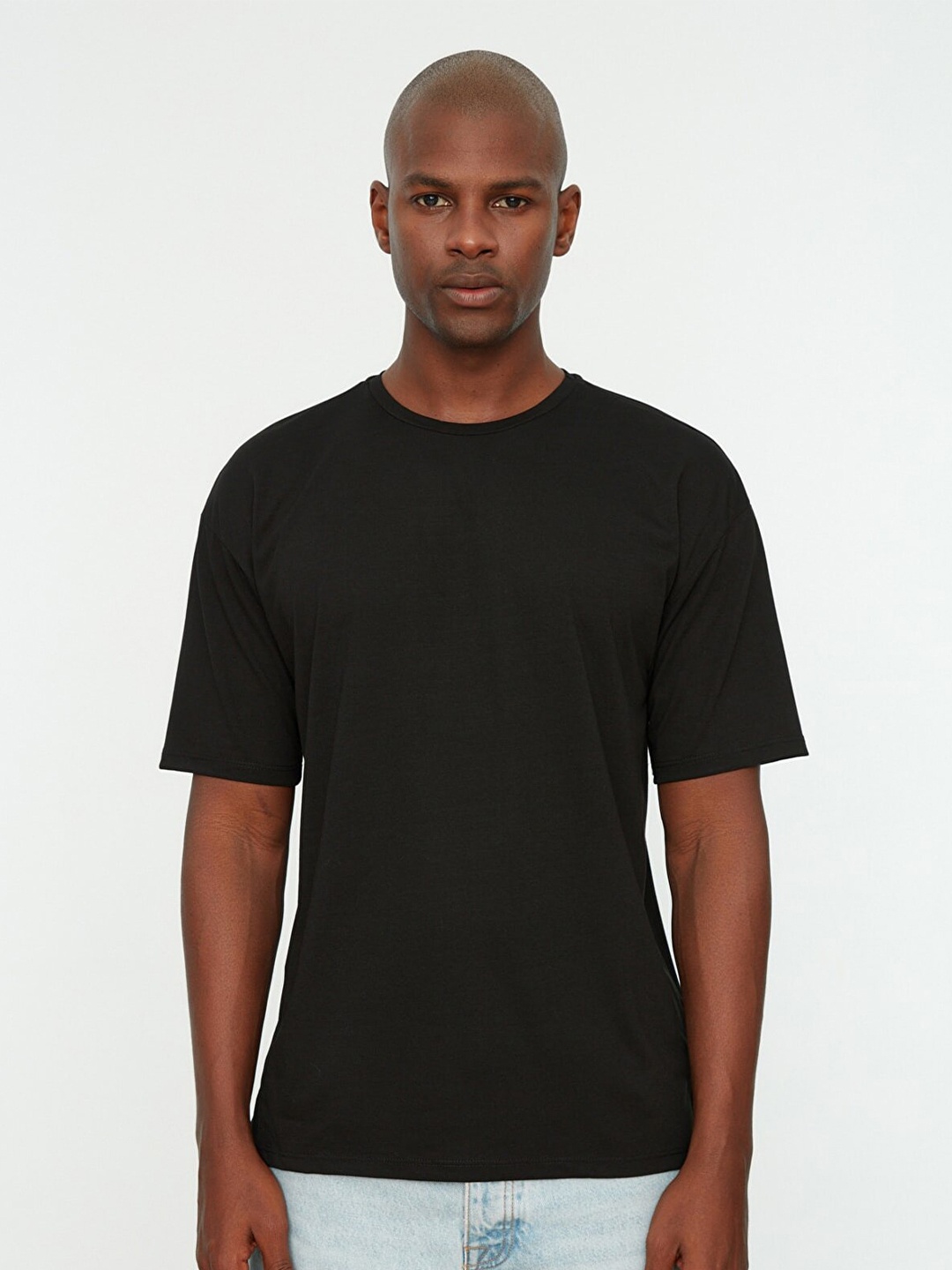 

Trendyol Men Black Solid Drop-Shoulder Sleeves Polyester T-shirt