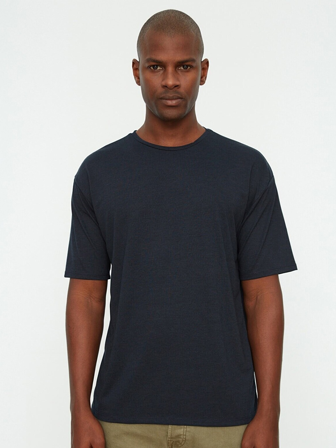 

Trendyol Men Navy Blue Solid Drop-Shoulder Sleeves Polyester T-shirt