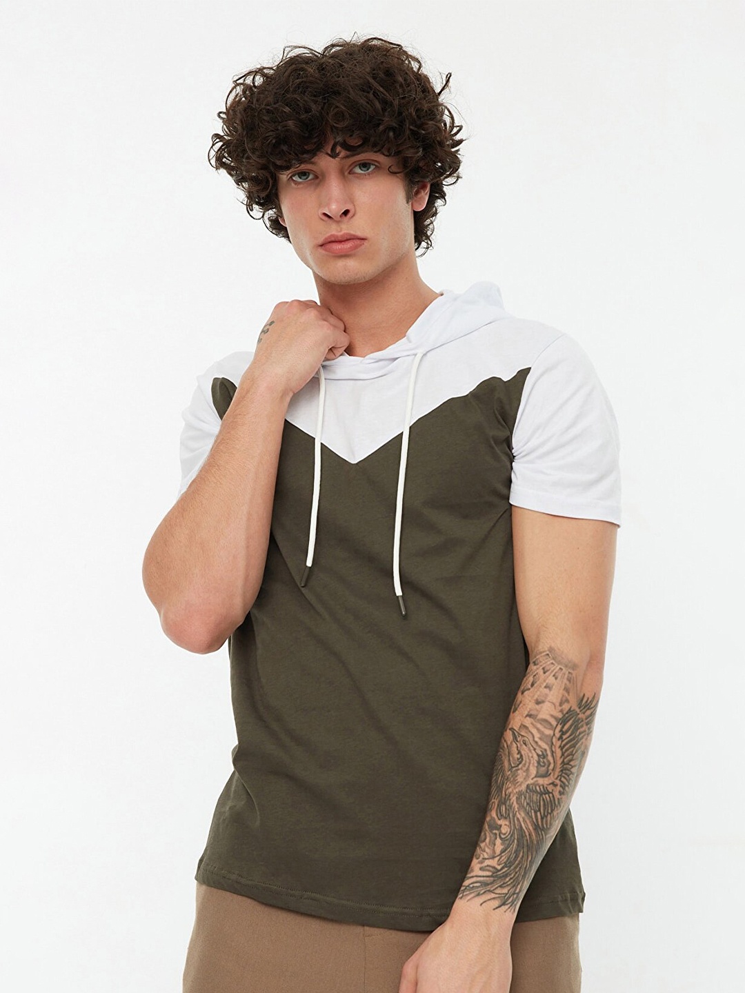 

Trendyol Men Khaki & White Colourblocked Cotton T-shirt