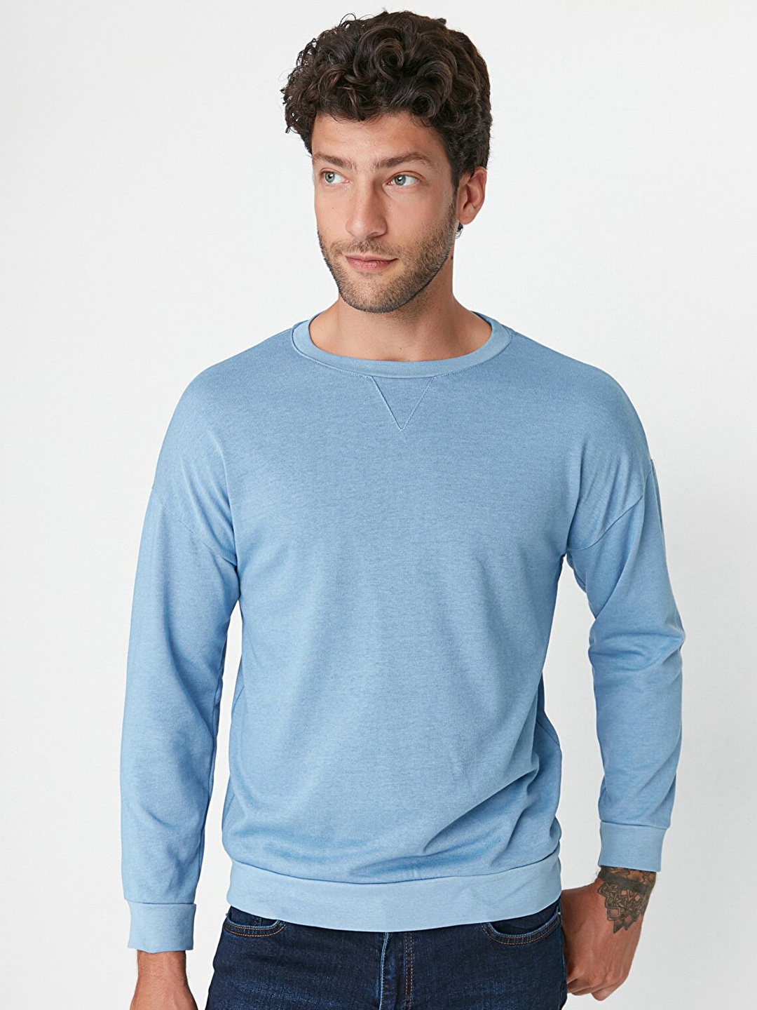

Trendyol Men Blue Solid Drop-Shoulder Sleeves Cotton T-shirt