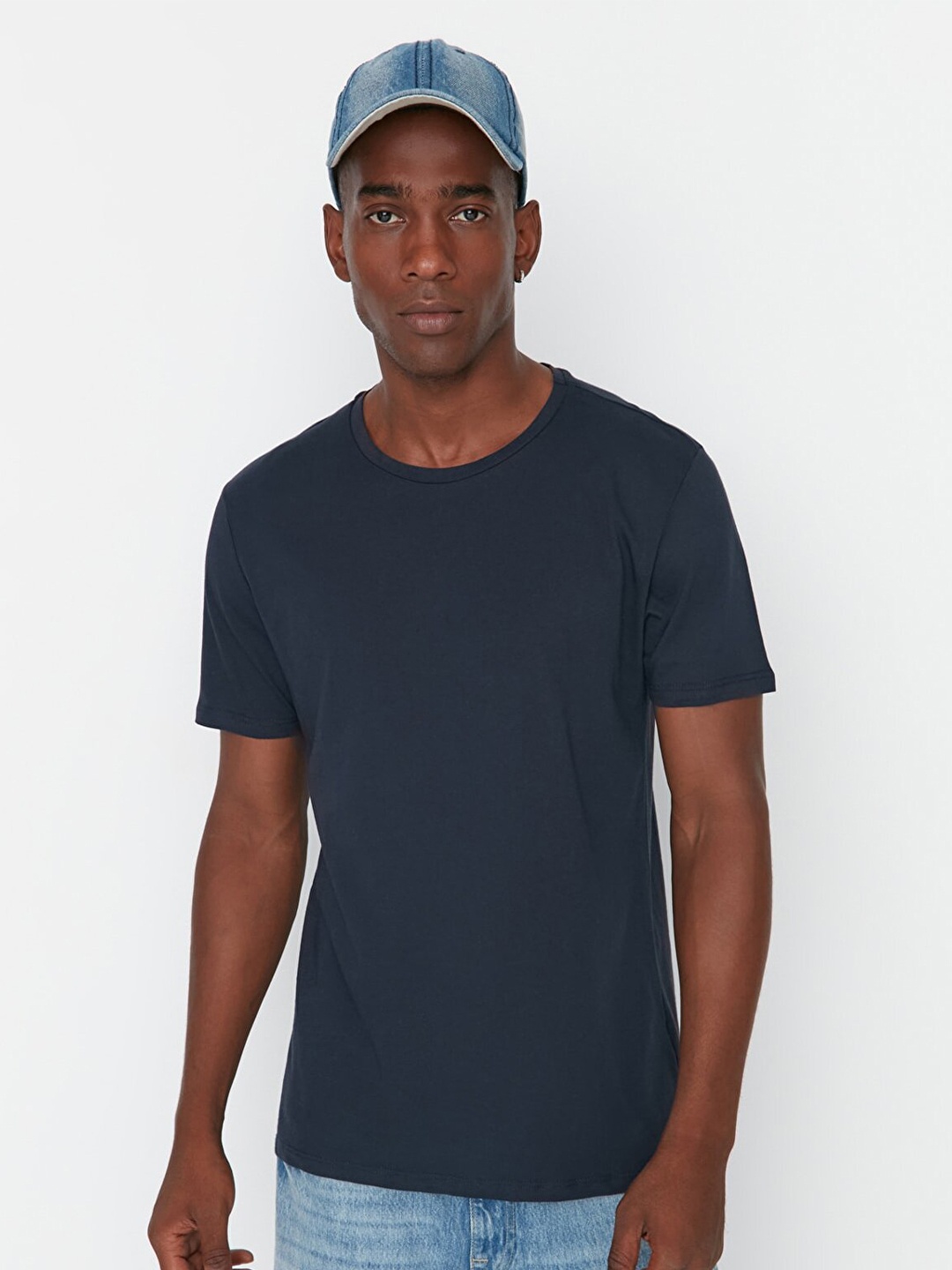 

Trendyol Men Navy Blue Solid Regular Fit Cotton T-shirt