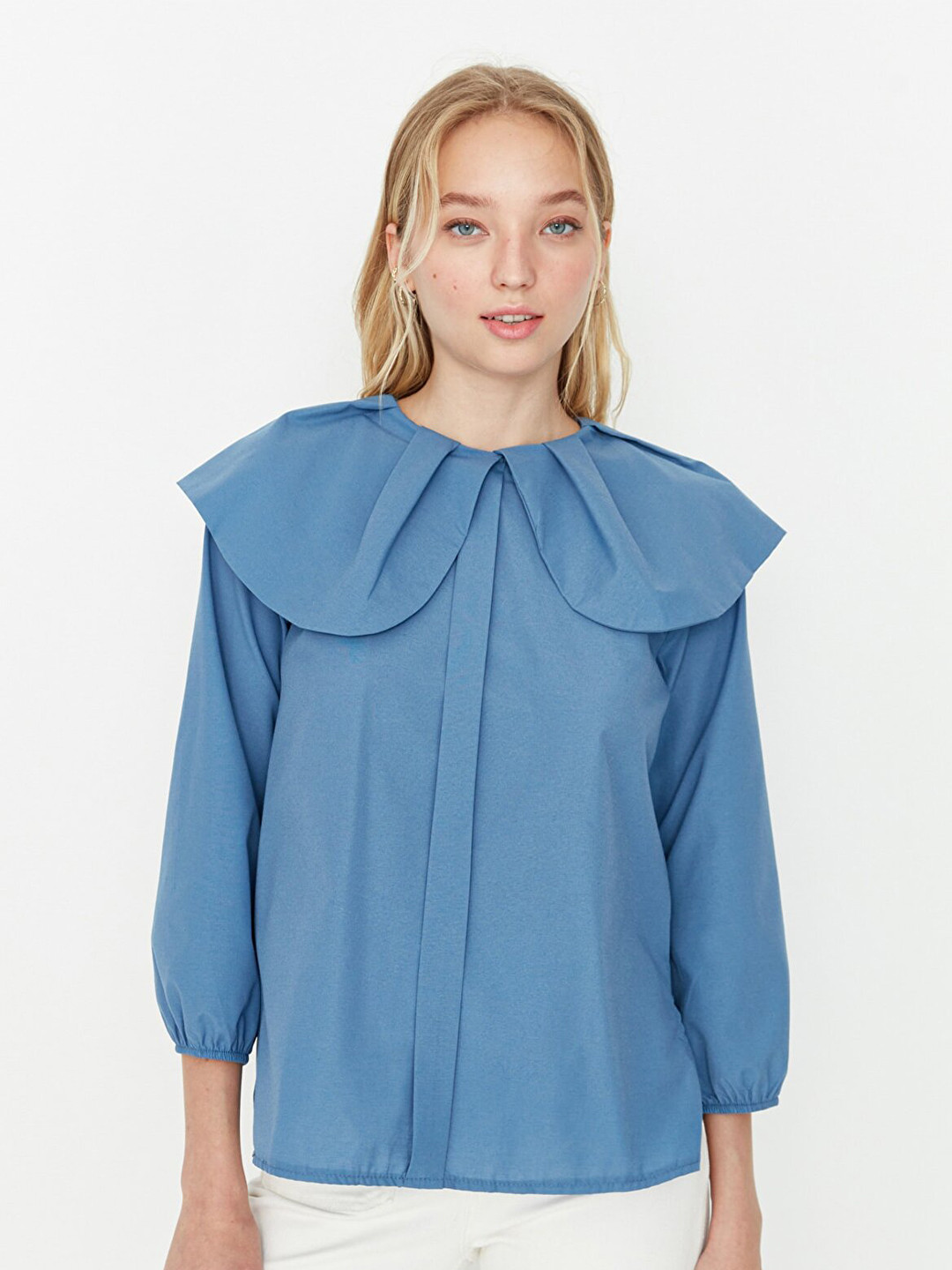 

Trendyol Women Blue Solid Casual Shirt