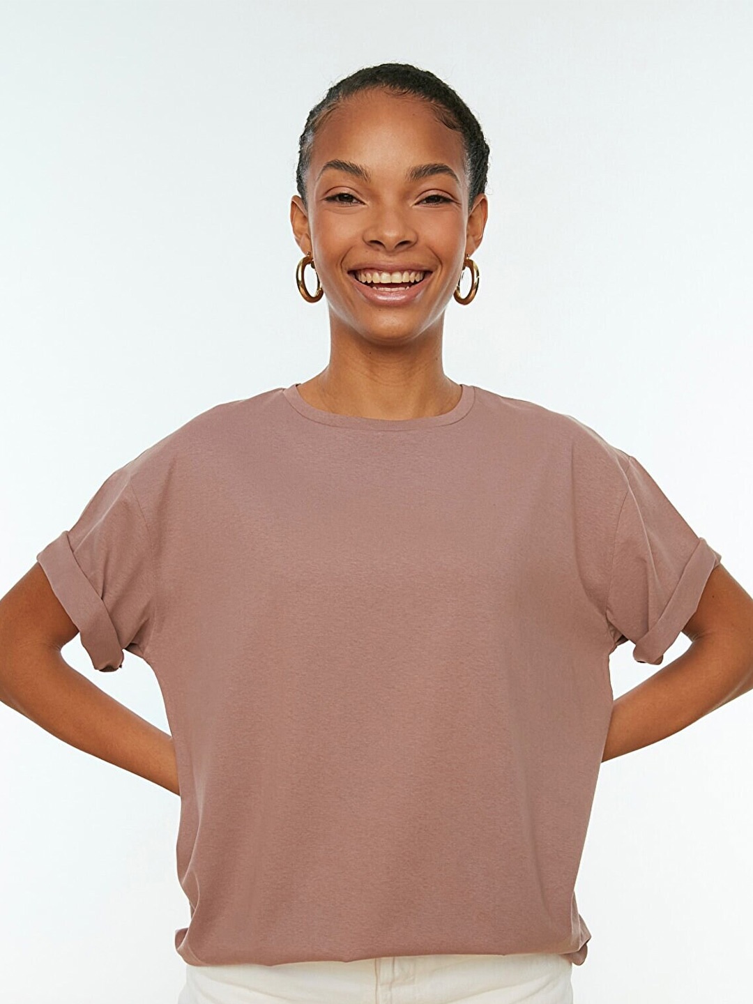 

Trendyol Women Brown Cotton Solid Drop-Shoulder Sleeves T-shirt, Taupe