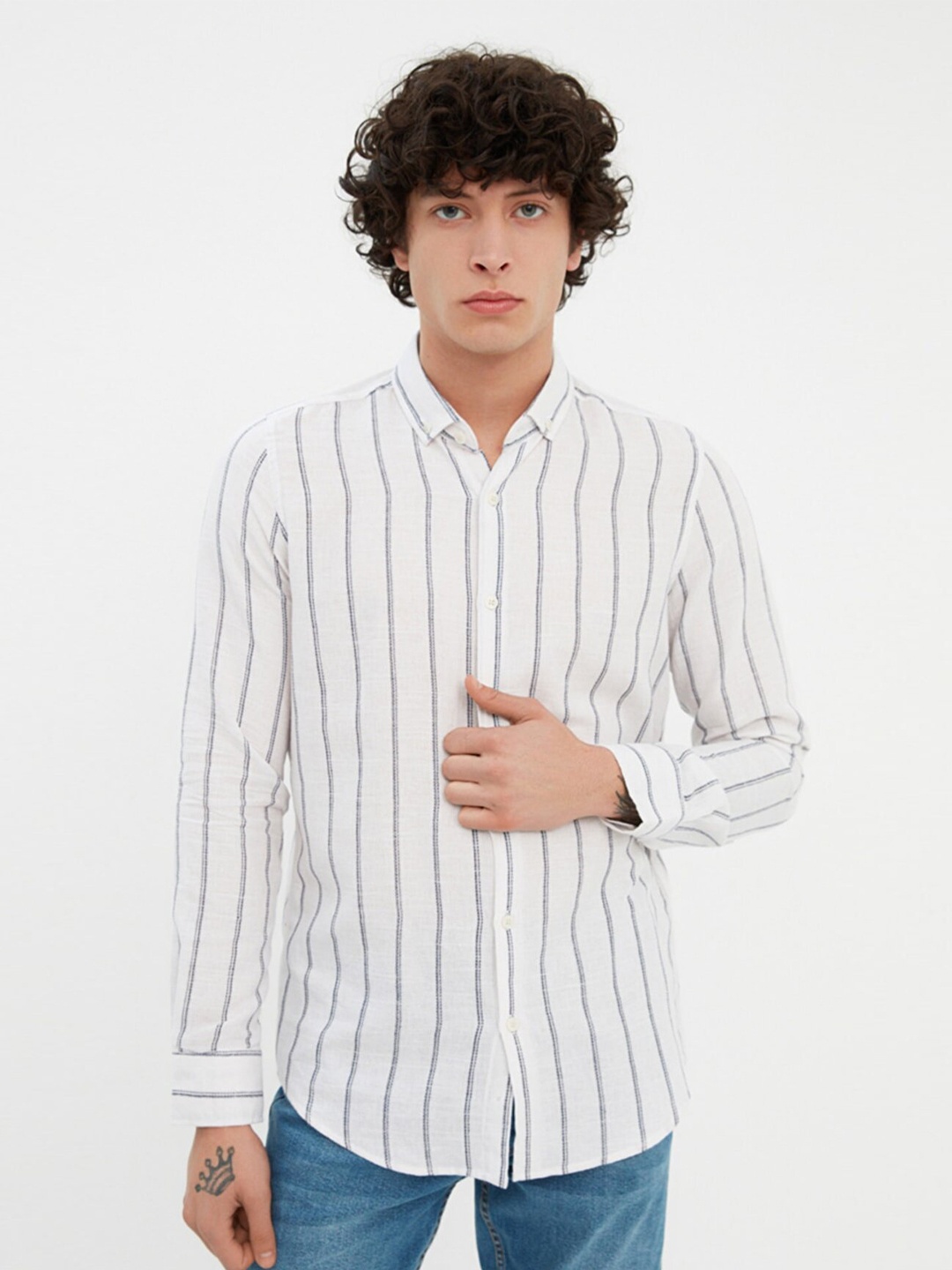 

Trendyol Men Blue Pure Cotton Striped Casual Shirt