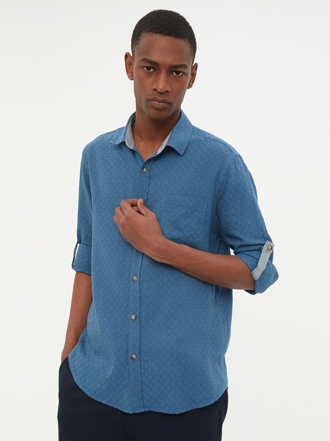 

Trendyol Men Blue Geometric Self Design Pure Cotton Casual Shirt