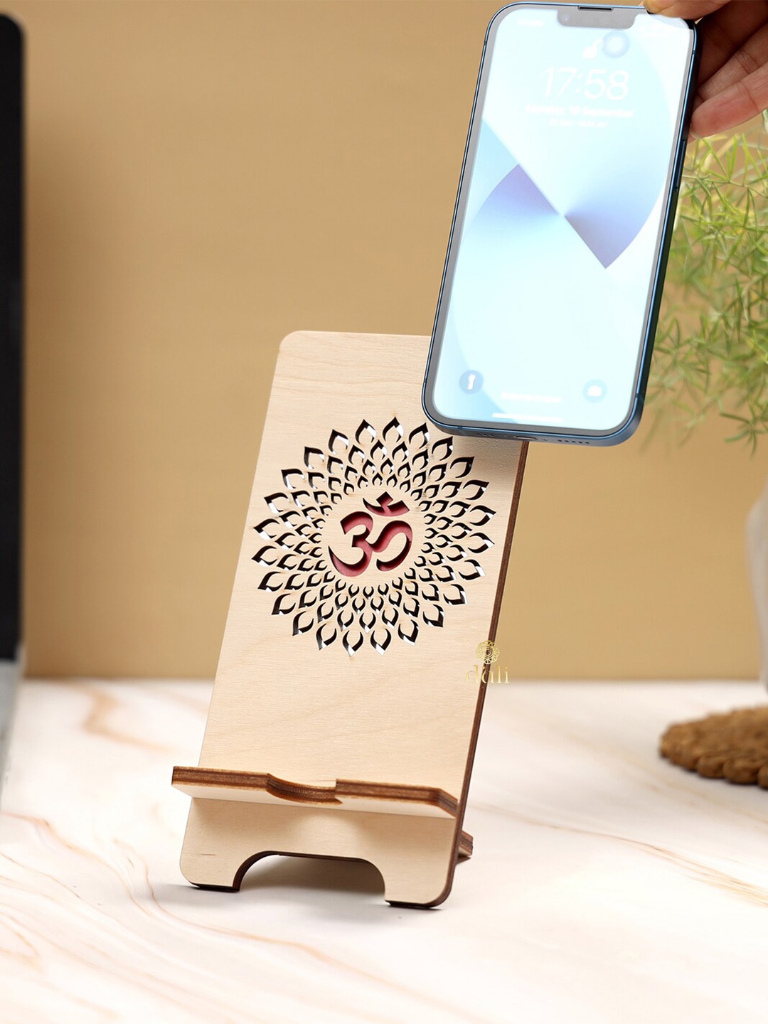 

DULI Beige & Red Textured Portable Mobile Stand and Holder