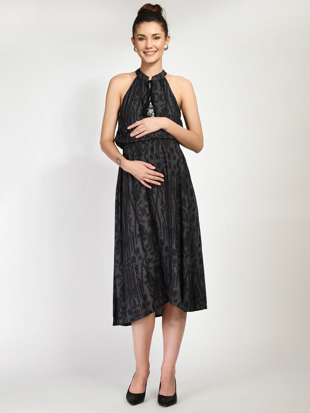 

Aaruvi Ruchi Verma Women Black Floral Maternity Midi Dress