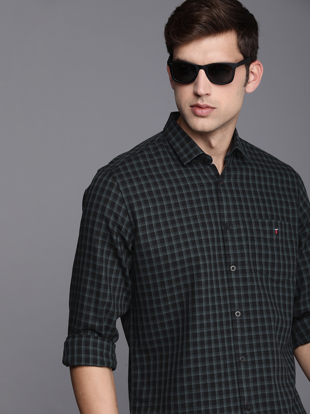 

Louis Philippe Sport Men Black Slim Fit Checked Pure Cotton Casual Shirt