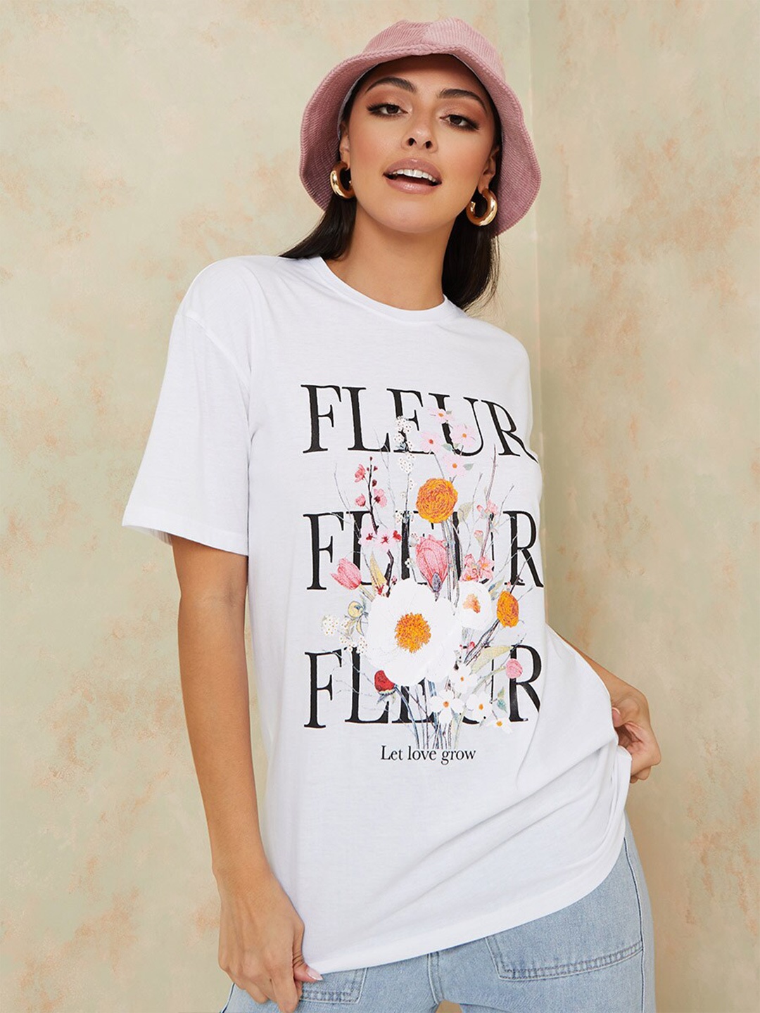 

Styli Women White Fleur Floral Graphic Short Sleeves Oversized Longline T-shirt