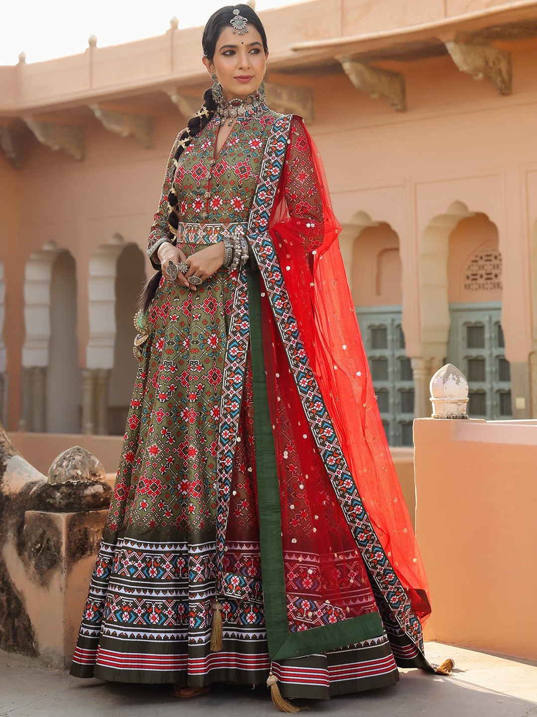 

SCAKHI Women Olive Green & Red Printed Anarkali Kurta With Belt And Net Dupatta